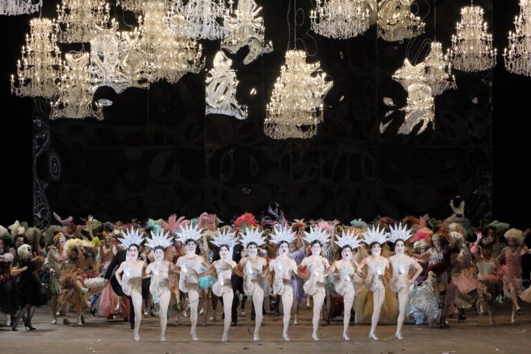 Extravaganza y Drag Queen En El «DIE FLEDERMAUS» de la Òpera Bavara con regie de Kosky (se adjunta video de la función)