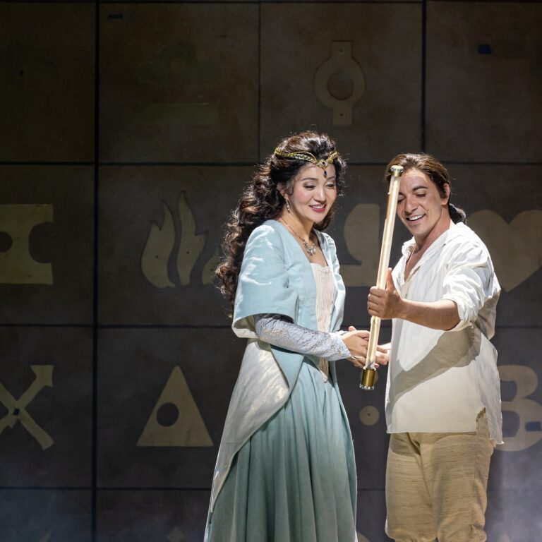 La Flauta Mágica en la Ópera de Atlanta: Faraones, Marionetas y la Voz Triunfante de Santiago Ballerini (incluye video de la función)