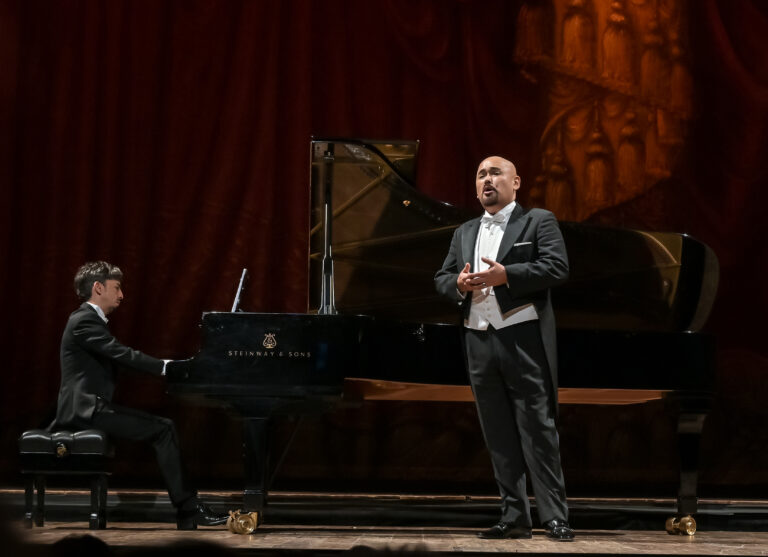 Javier Camarena y el Mozarteum Argentino: Una Noche de Fuego Lírico en el Colón