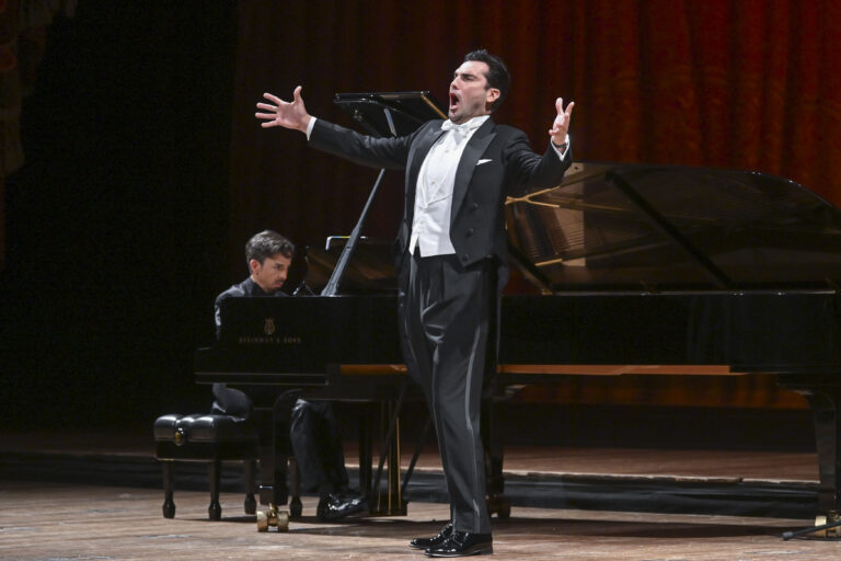 Jonhatan Tetelman en el Teatro Colón: la voz que transformó un recital en acontecimiento