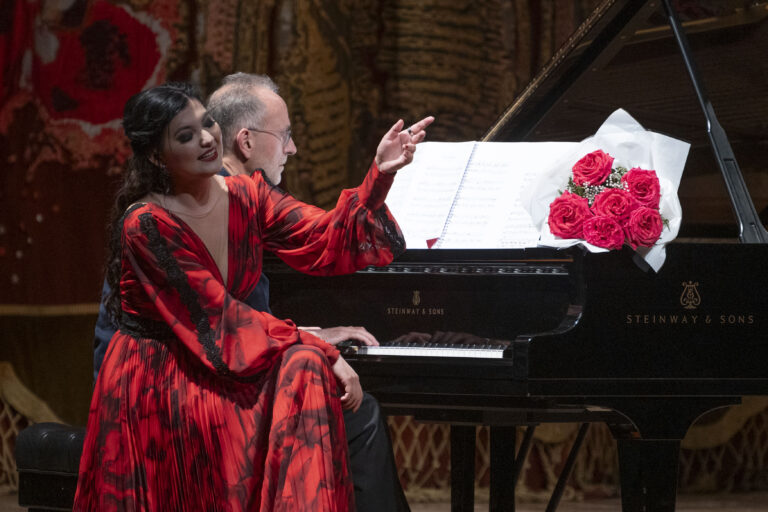 Aigul Akhmetshina: brillo y contrastes- Ciclo Aura – Teatro Colón