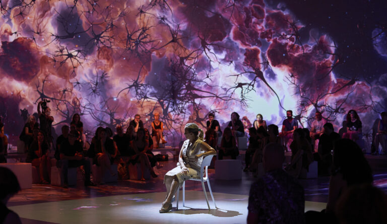 Next to Normal Immersive: cuando el teatro se convierte en herida luminosa