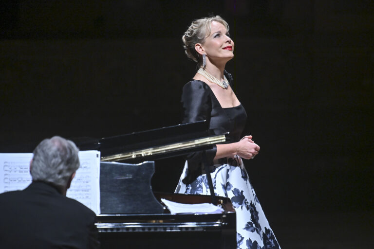 Elīna Garanča, de lo personal a lo sublime . Ciclo Aura, Teatro Colón