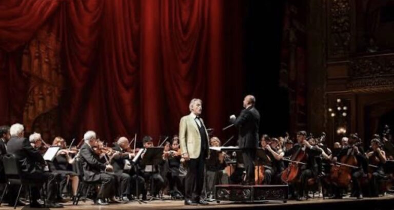 Bocelli kitsch en el Colón: lujo de utilería, música de ocasión