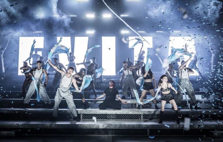 Crítica: Evita en el London Palladium – Vulgaridad absoluta… (con video de la función / 2025)