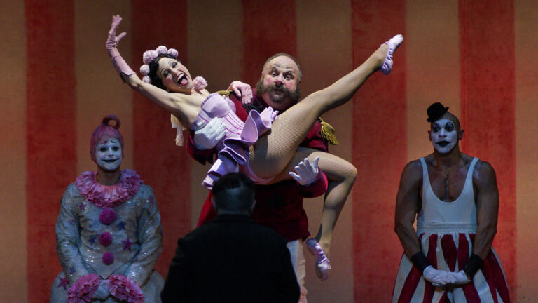 Smetana en el Real, La Novia Vendida : ¿Homenaje Nacional o Varieté de Vanguardia?