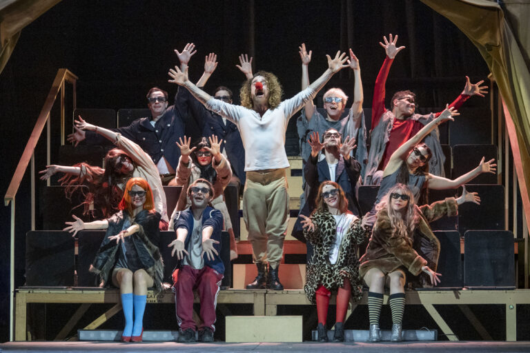 Brecht, Weill y el precio del tedio: la ópera de tres centavos